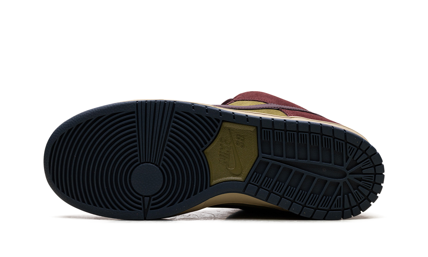 Nike SB Dunk Low Dark Team Red Olive Flak