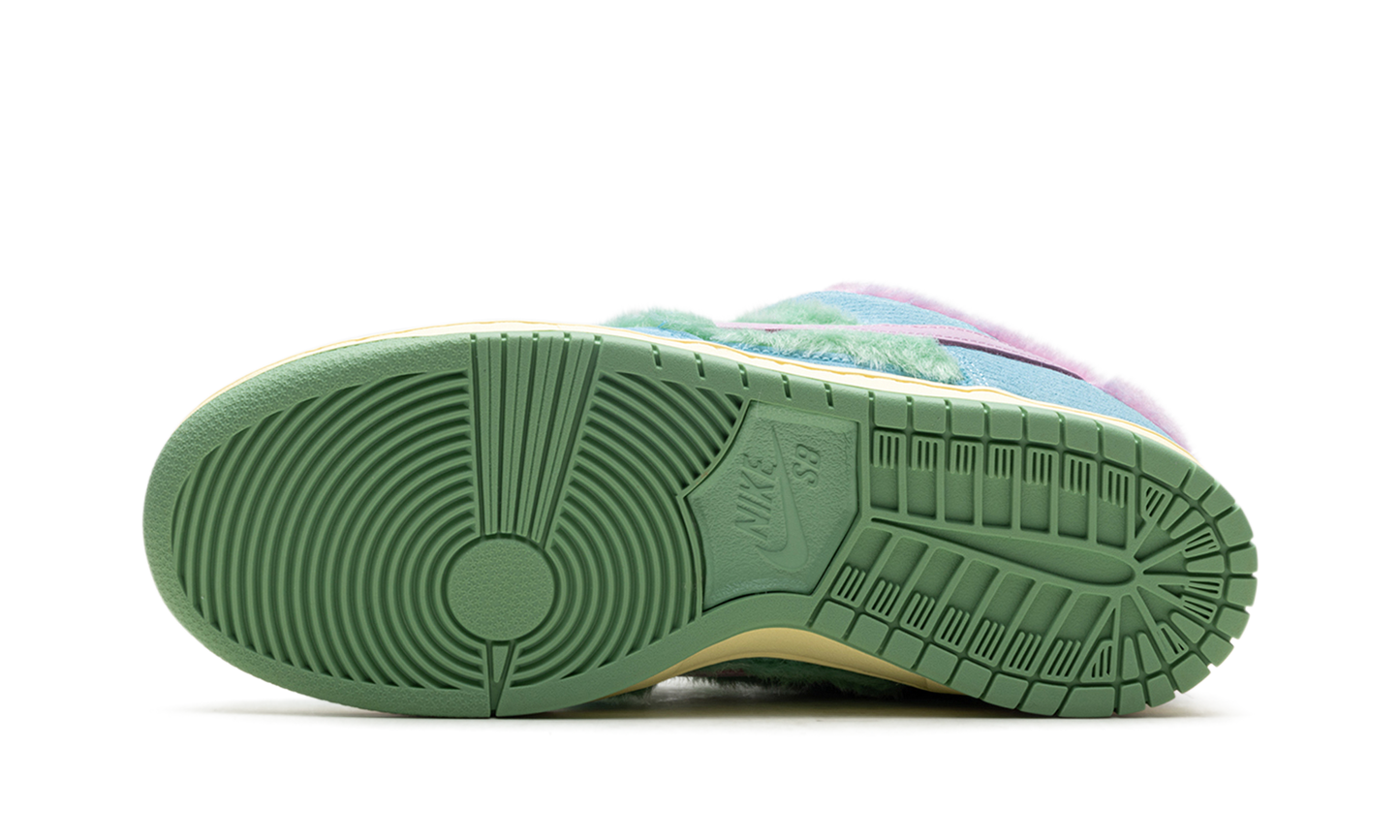 Nike SB Dunk Low Verdy Vista