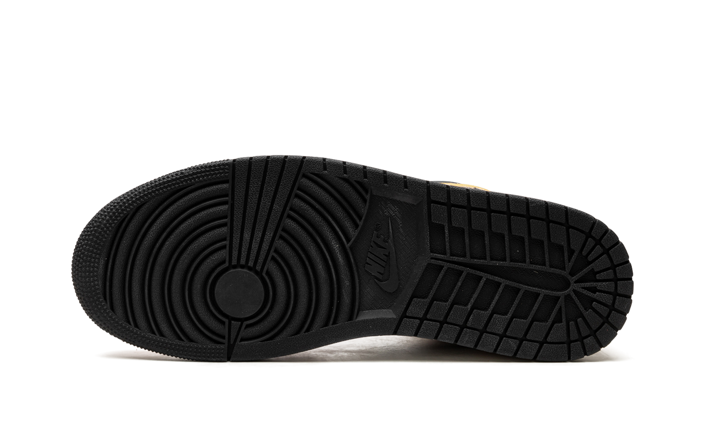 Jordan 1 Mid SE Flight Club