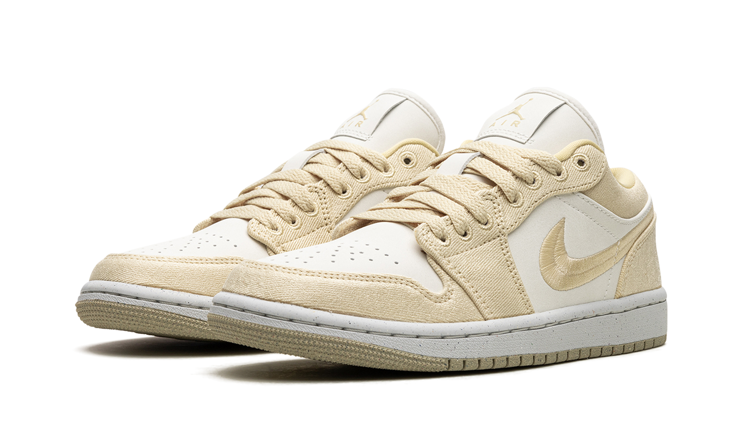 Jordan 1 Low SE Team Gold (Women's)