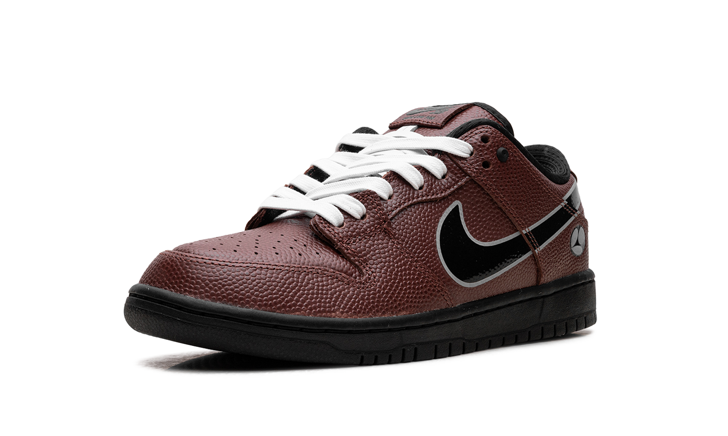 Nike SB Dunk Low Limosine Skateboards