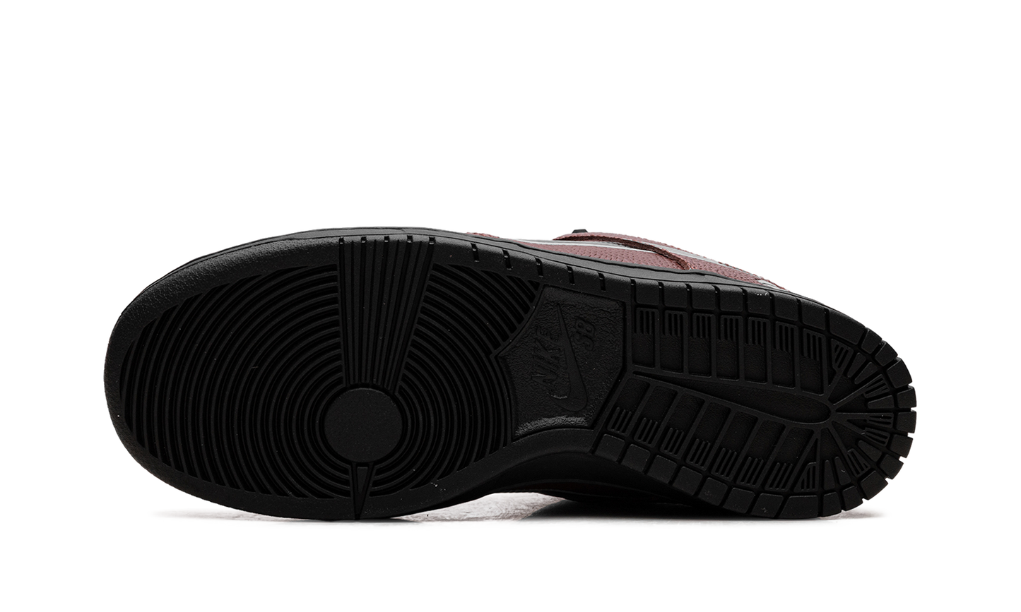 Nike SB Dunk Low Limosine Skateboards