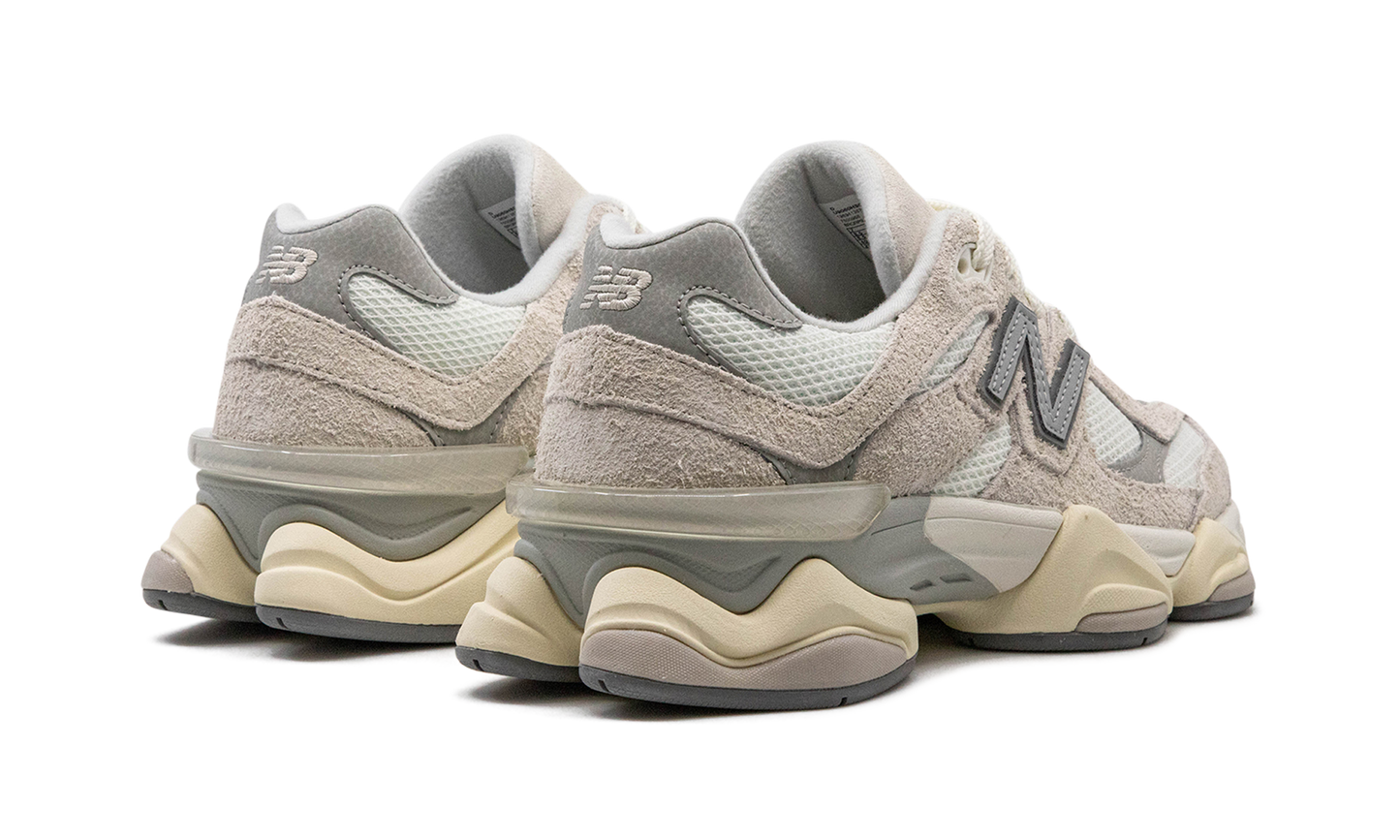 New Balance 9060 Moonbeam Sea Salt